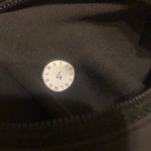 Olive green Lululemon leggings with pocket & mesh - Picture 2 of 4